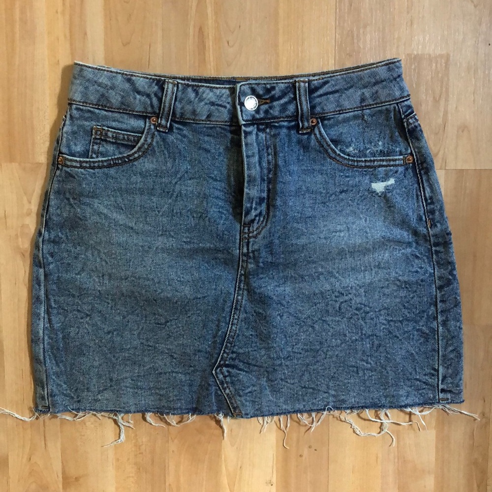 Wild Fable distressed mini jean skirt